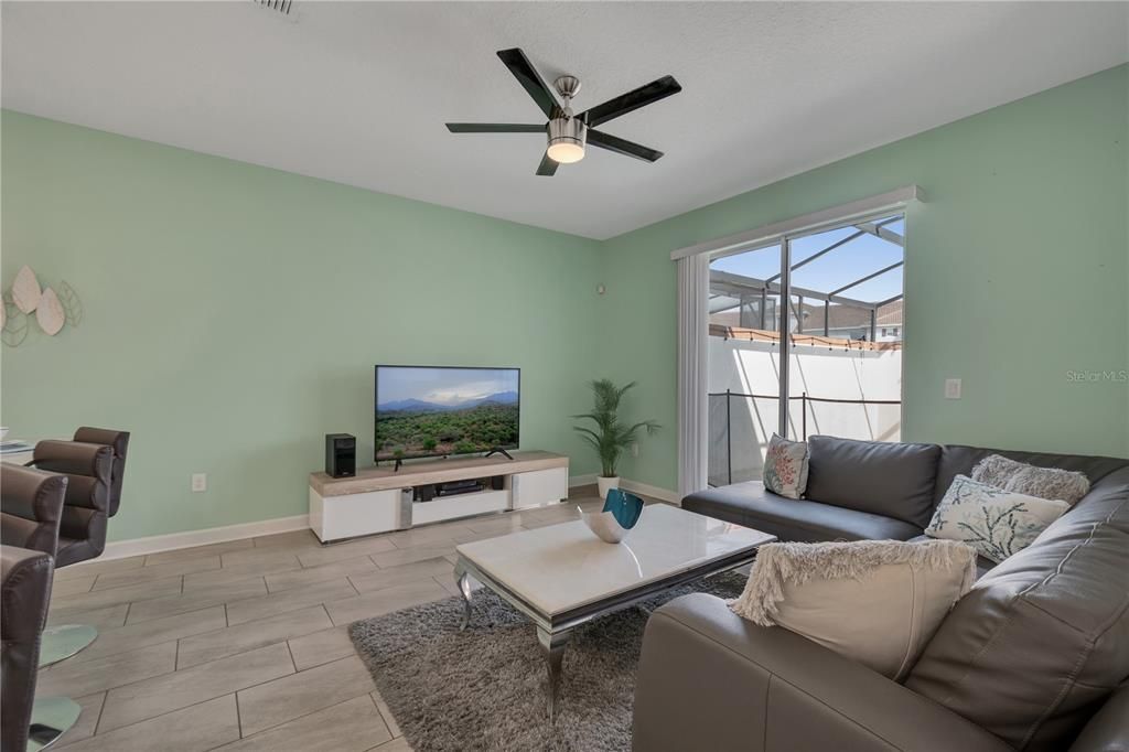 For Sale: $370,000 (4 beds, 3 baths, 1902 Square Feet)