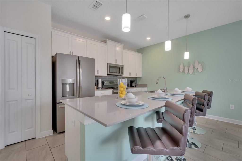 For Sale: $370,000 (4 beds, 3 baths, 1902 Square Feet)