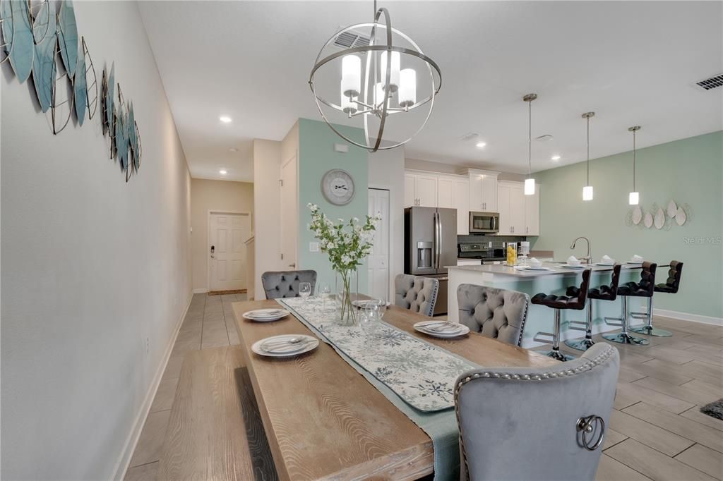 For Sale: $370,000 (4 beds, 3 baths, 1902 Square Feet)