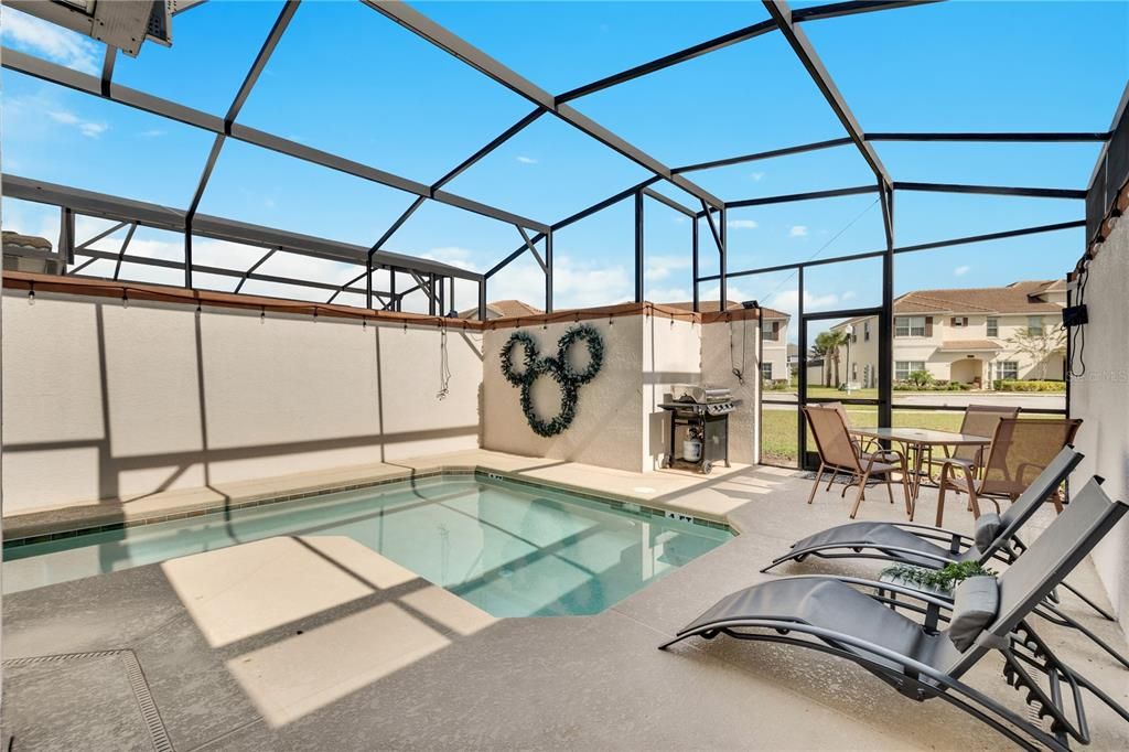 For Sale: $370,000 (4 beds, 3 baths, 1902 Square Feet)