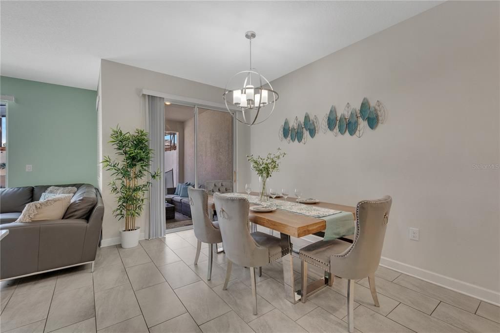 For Sale: $370,000 (4 beds, 3 baths, 1902 Square Feet)