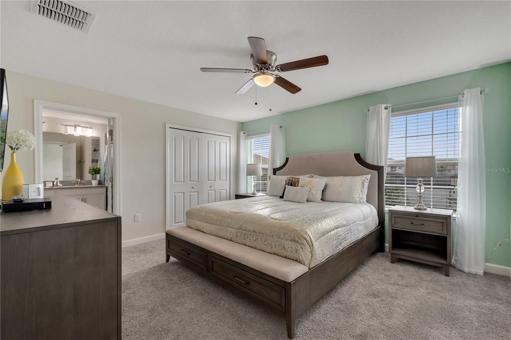 For Sale: $370,000 (4 beds, 3 baths, 1902 Square Feet)