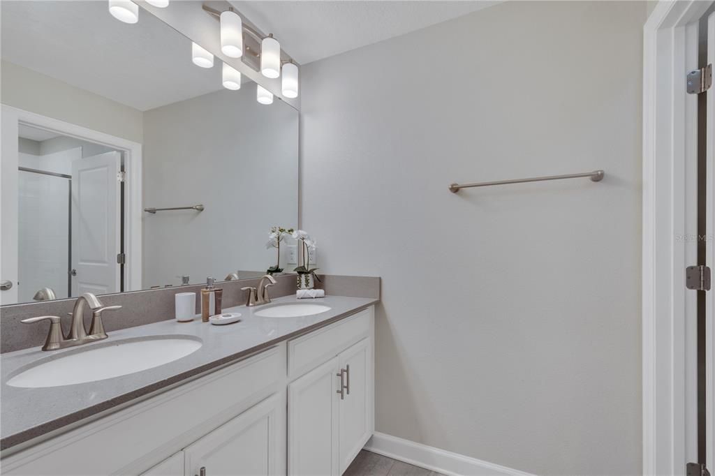 For Sale: $370,000 (4 beds, 3 baths, 1902 Square Feet)