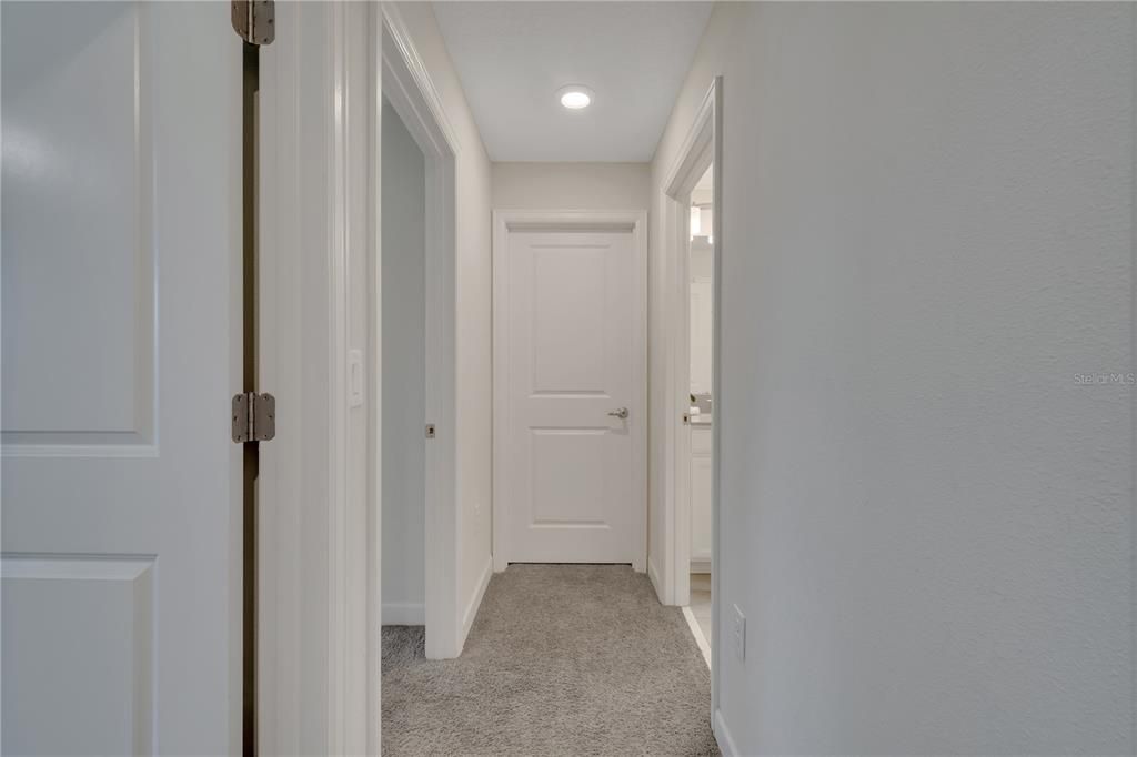 For Sale: $370,000 (4 beds, 3 baths, 1902 Square Feet)