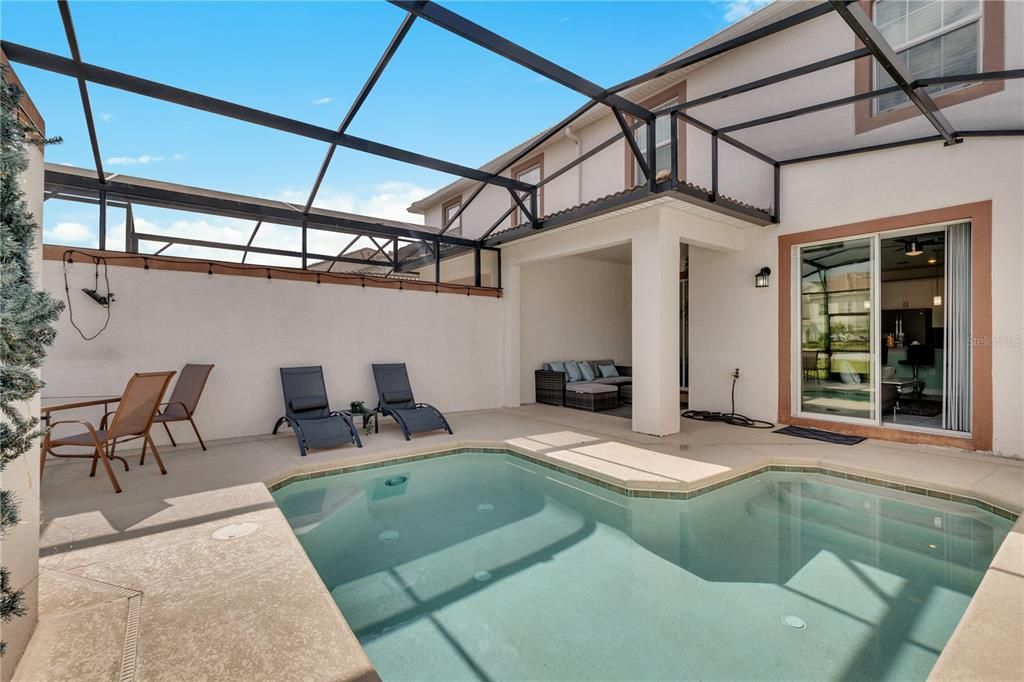 For Sale: $370,000 (4 beds, 3 baths, 1902 Square Feet)
