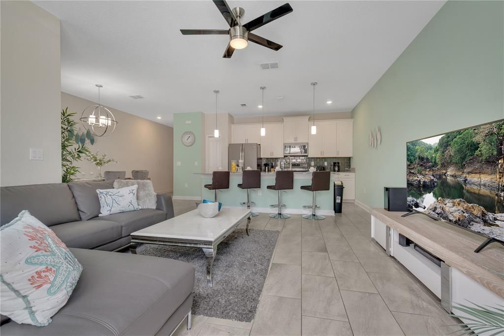 For Sale: $370,000 (4 beds, 3 baths, 1902 Square Feet)