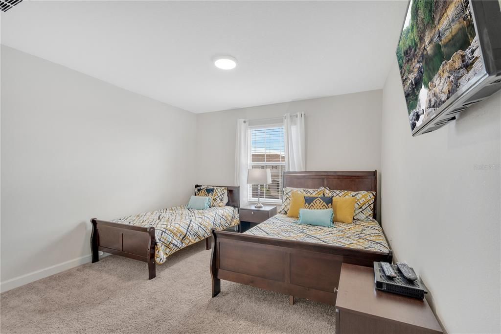 For Sale: $370,000 (4 beds, 3 baths, 1902 Square Feet)