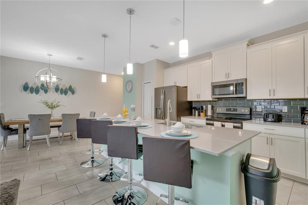 For Sale: $370,000 (4 beds, 3 baths, 1902 Square Feet)