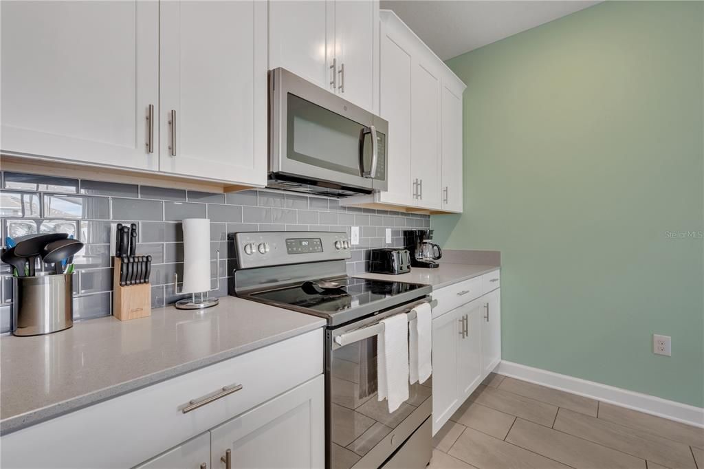 For Sale: $370,000 (4 beds, 3 baths, 1902 Square Feet)