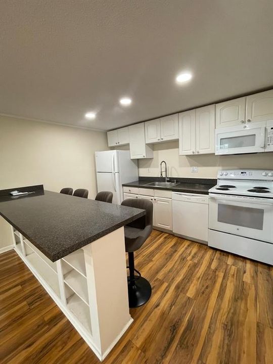 En Venta: $184,990 (2 camas, 2 baños, 828 Pies cuadrados)
