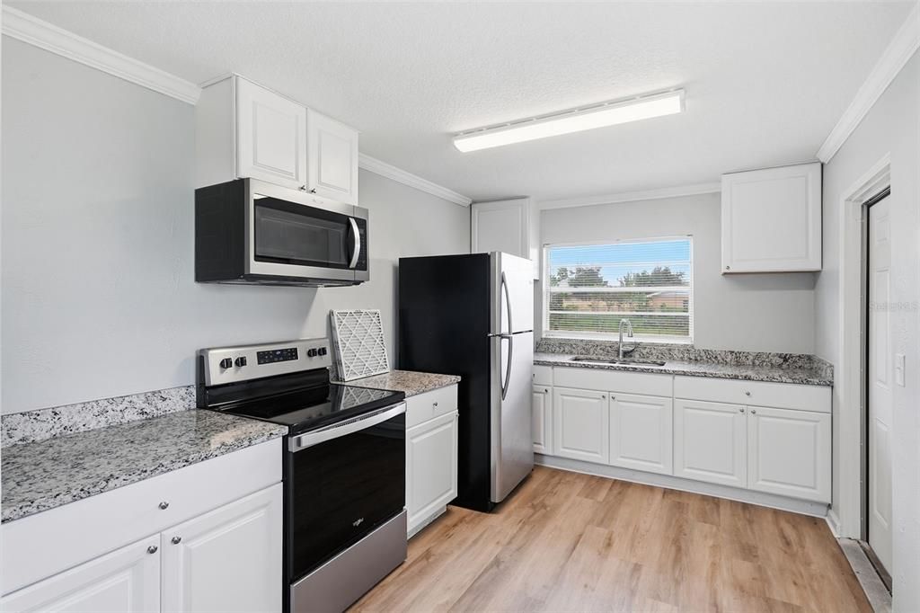 For Sale: $204,999 (3 beds, 1 baths, 988 Square Feet)