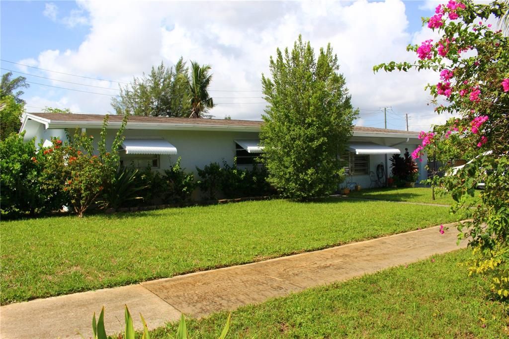 For Sale: $559,000 (3 beds, 2 baths, 1372 Square Feet)