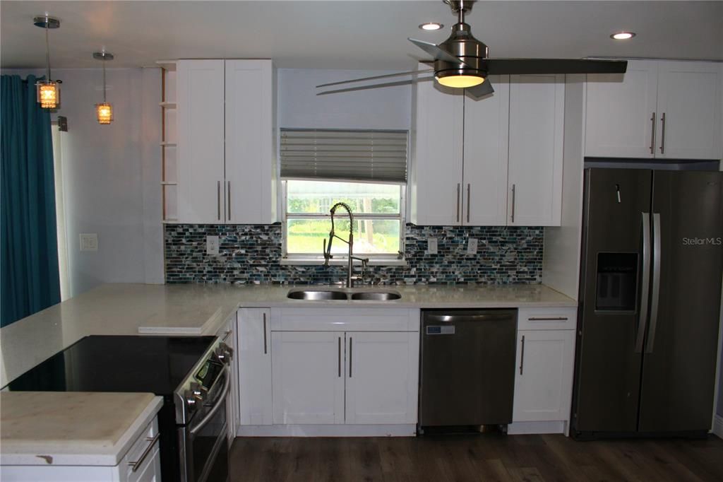For Sale: $559,000 (3 beds, 2 baths, 1372 Square Feet)