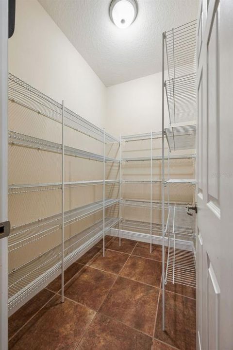 En Venta: $649,000 (4 camas, 3 baños, 3886 Pies cuadrados)