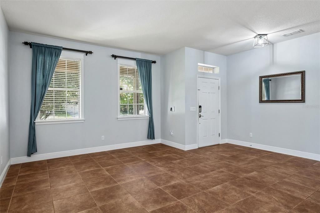 En Venta: $649,000 (4 camas, 3 baños, 3886 Pies cuadrados)