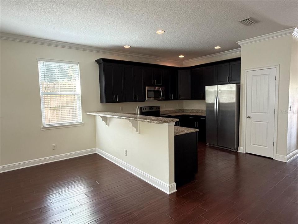 For Rent: $2,490 (3 beds, 2 baths, 1994 Square Feet)