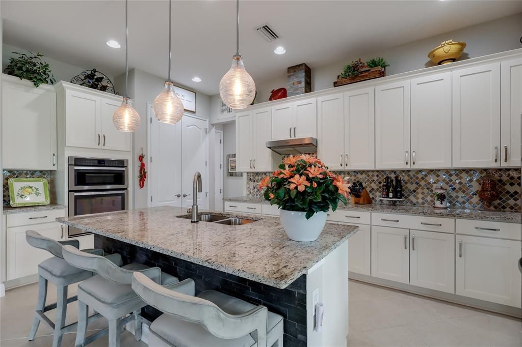 For Sale: $649,500 (3 beds, 2 baths, 2199 Square Feet)