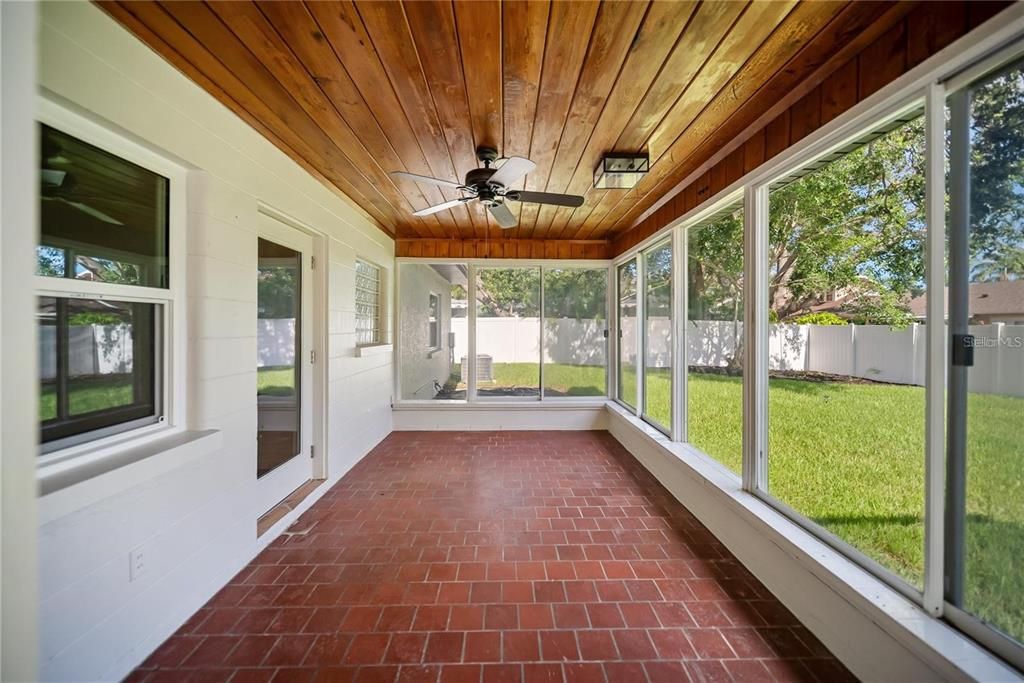 En Venta: $998,000 (3 camas, 2 baños, 1710 Pies cuadrados)