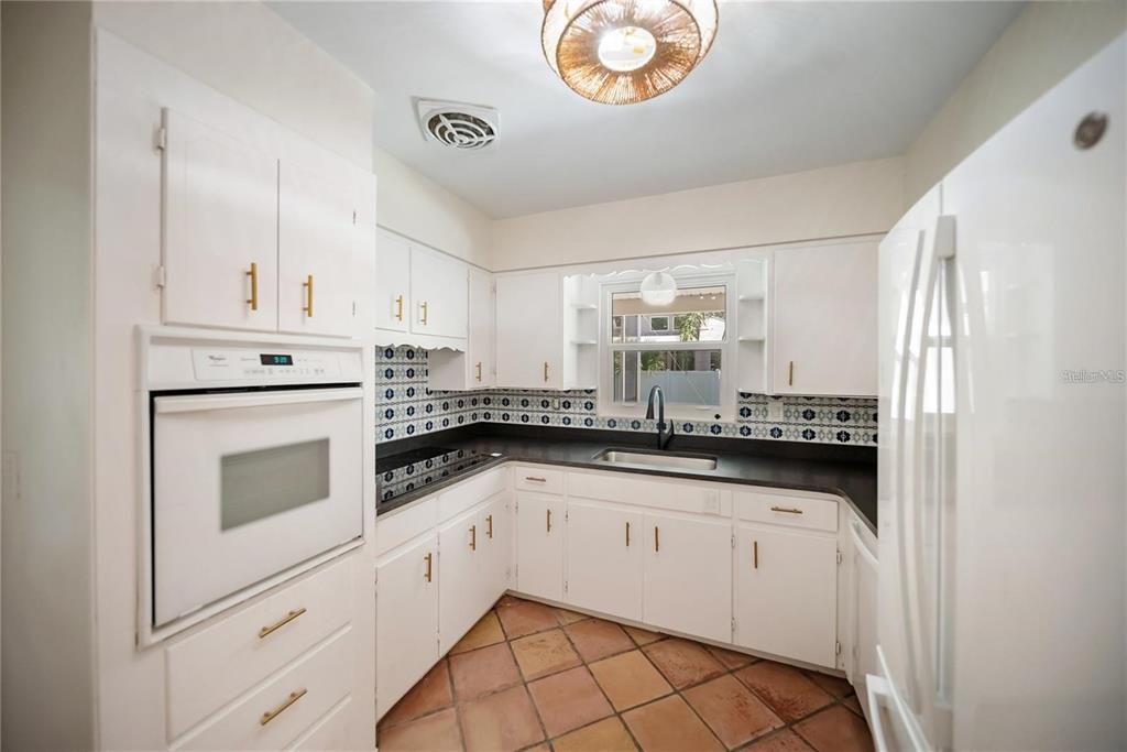 En Venta: $998,000 (3 camas, 2 baños, 1710 Pies cuadrados)