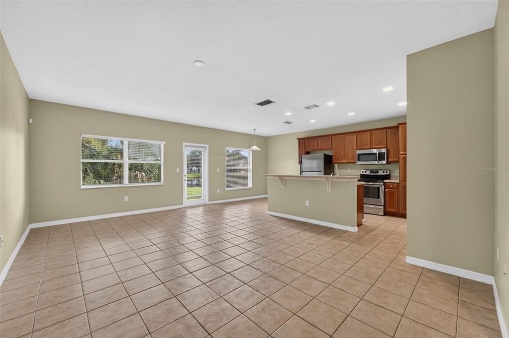 For Rent: $2,000 (3 beds, 2 baths, 1565 Square Feet)