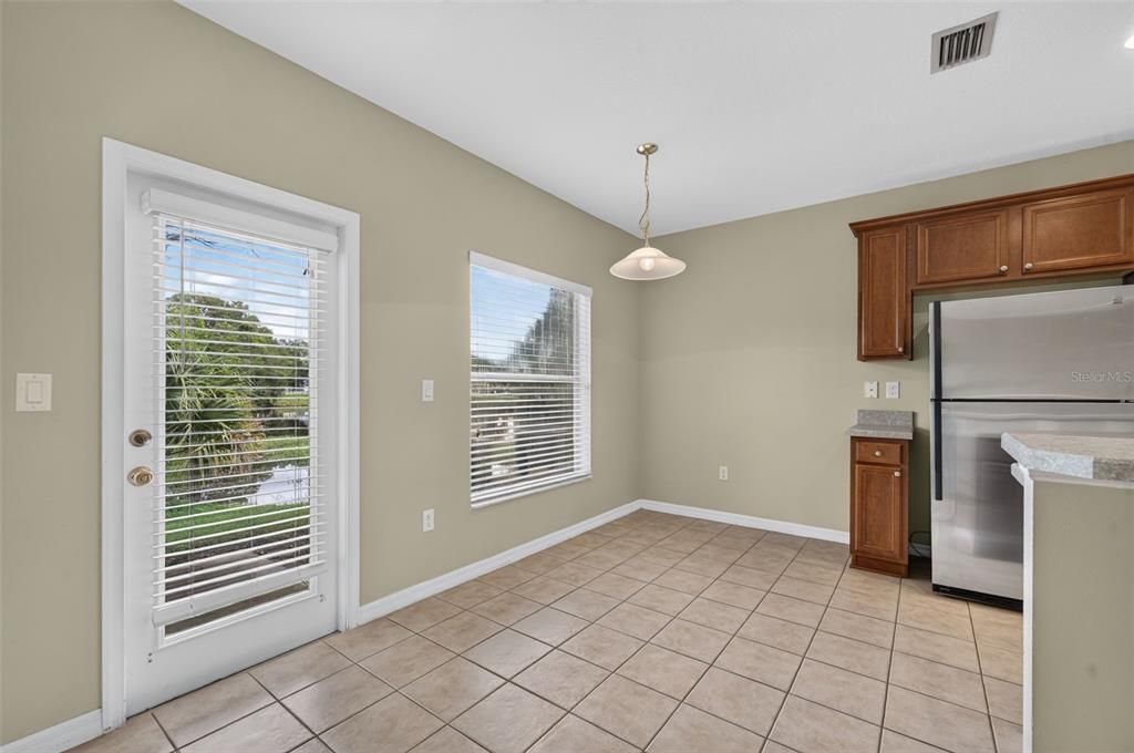 For Rent: $2,000 (3 beds, 2 baths, 1565 Square Feet)
