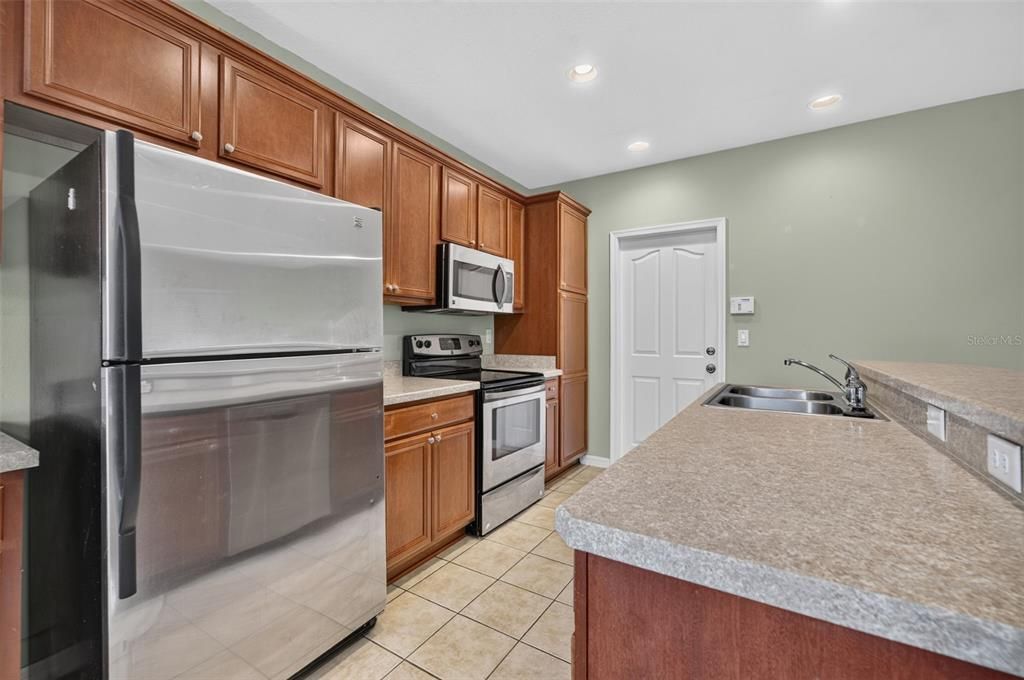 For Rent: $2,000 (3 beds, 2 baths, 1565 Square Feet)