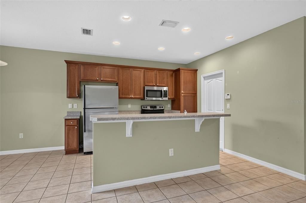 For Rent: $2,000 (3 beds, 2 baths, 1565 Square Feet)