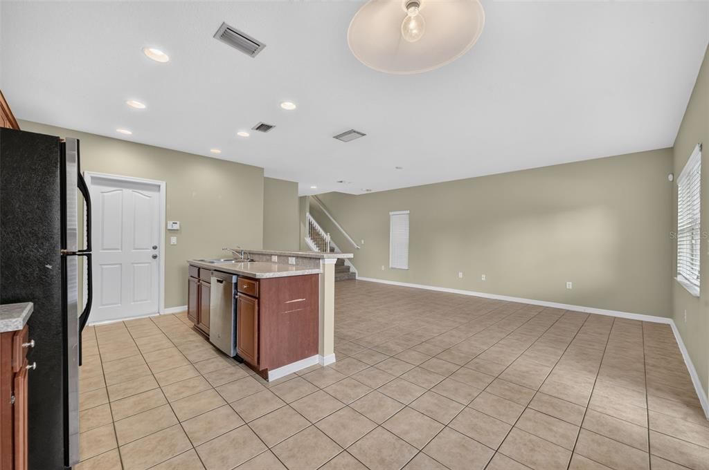 For Rent: $2,000 (3 beds, 2 baths, 1565 Square Feet)