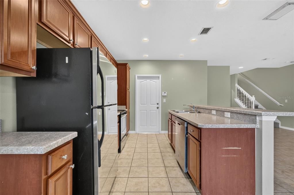 For Rent: $2,000 (3 beds, 2 baths, 1565 Square Feet)