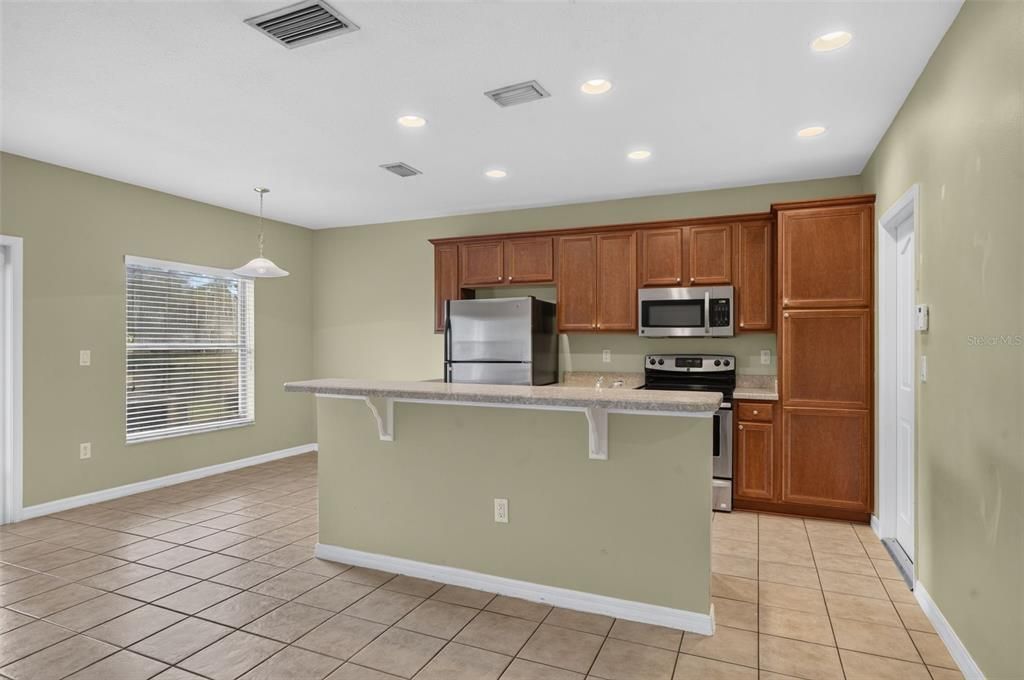 For Rent: $2,000 (3 beds, 2 baths, 1565 Square Feet)