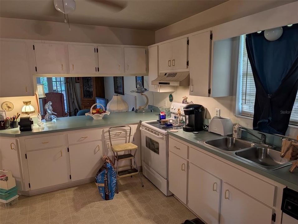 Active With Contract: $155,000 (2 beds, 2 baths, 1185 Square Feet)