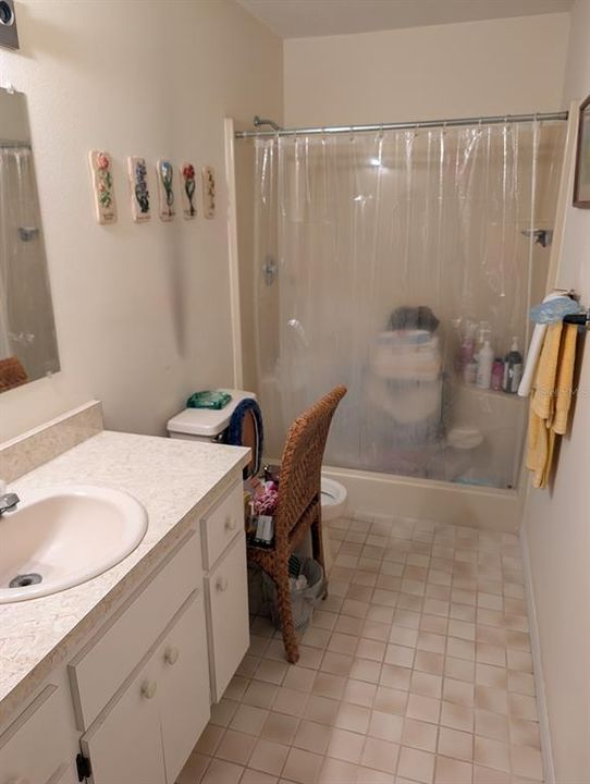 Active With Contract: $155,000 (2 beds, 2 baths, 1185 Square Feet)