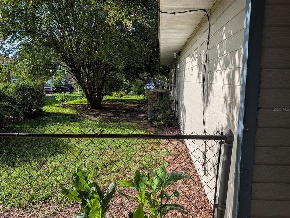 Active With Contract: $155,000 (2 beds, 2 baths, 1185 Square Feet)