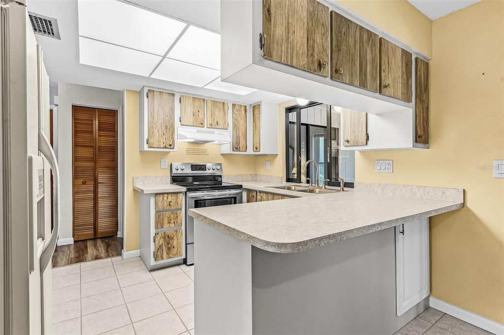En Venta: $289,000 (3 camas, 2 baños, 1381 Pies cuadrados)