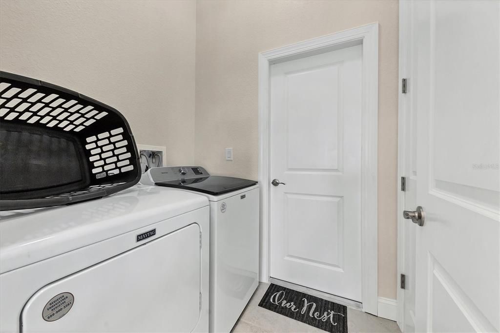 For Rent: $3,500 (3 beds, 2 baths, 1900 Square Feet)