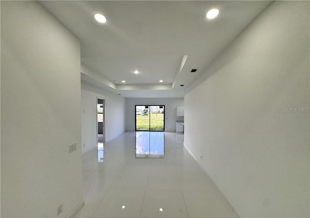 En Venta: $398,000 (4 camas, 3 baños, 1904 Pies cuadrados)