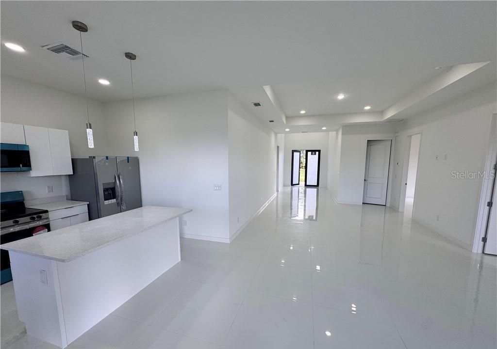 En Venta: $398,000 (4 camas, 3 baños, 1904 Pies cuadrados)
