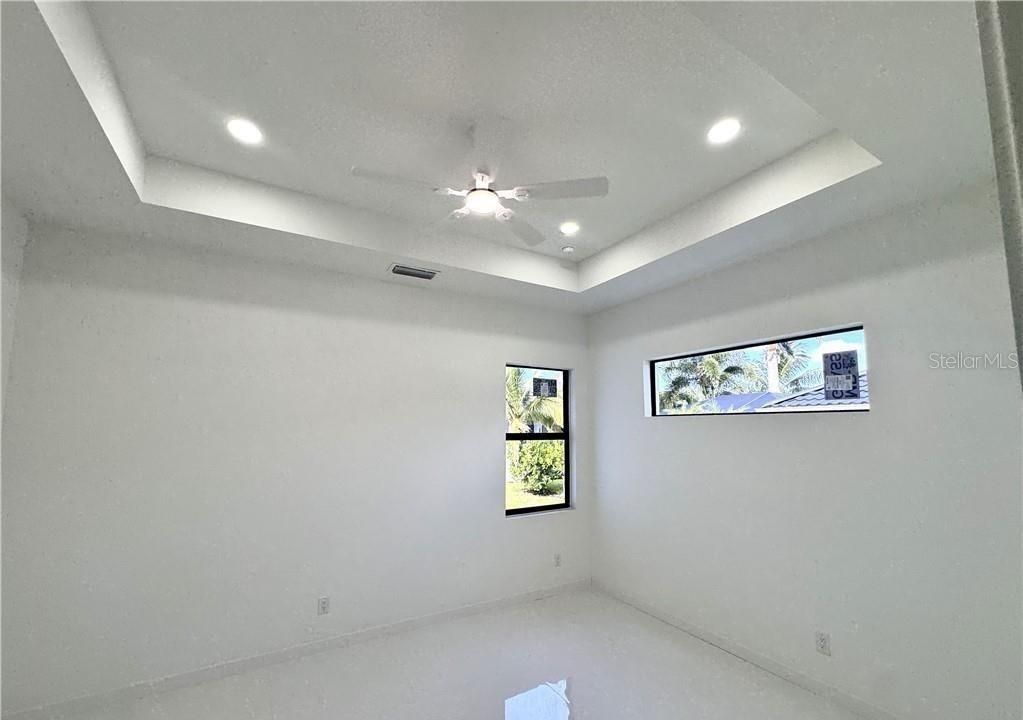 En Venta: $398,000 (4 camas, 3 baños, 1904 Pies cuadrados)
