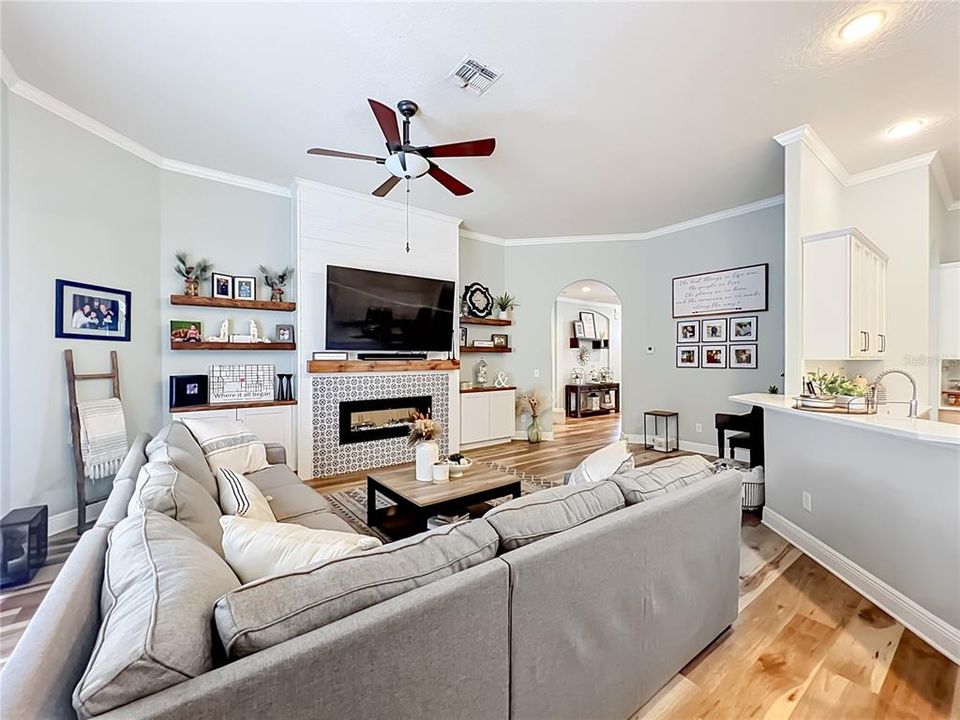 Activo con contrato: $675,000 (5 camas, 3 baños, 2761 Pies cuadrados)