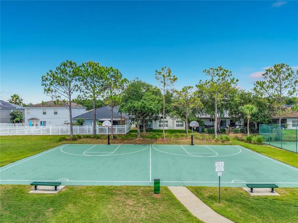 Activo con contrato: $675,000 (5 camas, 3 baños, 2761 Pies cuadrados)