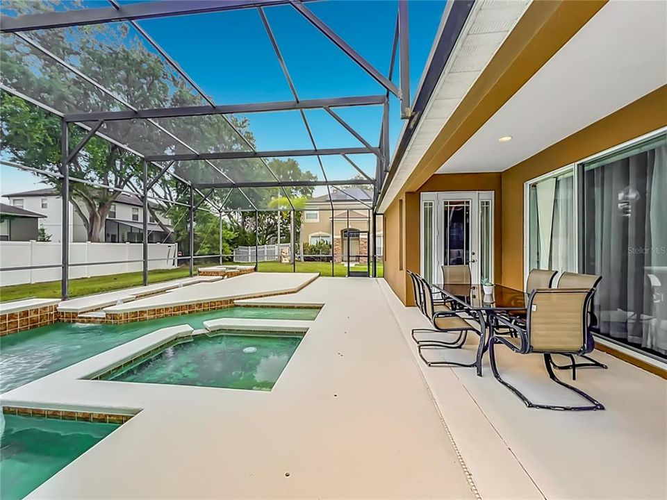 Activo con contrato: $675,000 (5 camas, 3 baños, 2761 Pies cuadrados)
