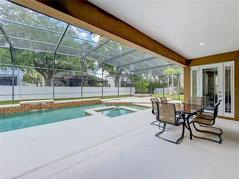 Activo con contrato: $675,000 (5 camas, 3 baños, 2761 Pies cuadrados)
