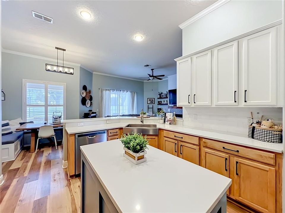 Activo con contrato: $675,000 (5 camas, 3 baños, 2761 Pies cuadrados)