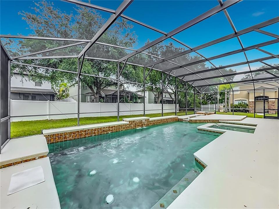 Activo con contrato: $675,000 (5 camas, 3 baños, 2761 Pies cuadrados)