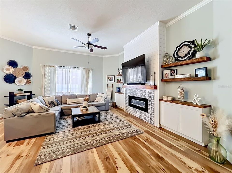 Activo con contrato: $675,000 (5 camas, 3 baños, 2761 Pies cuadrados)