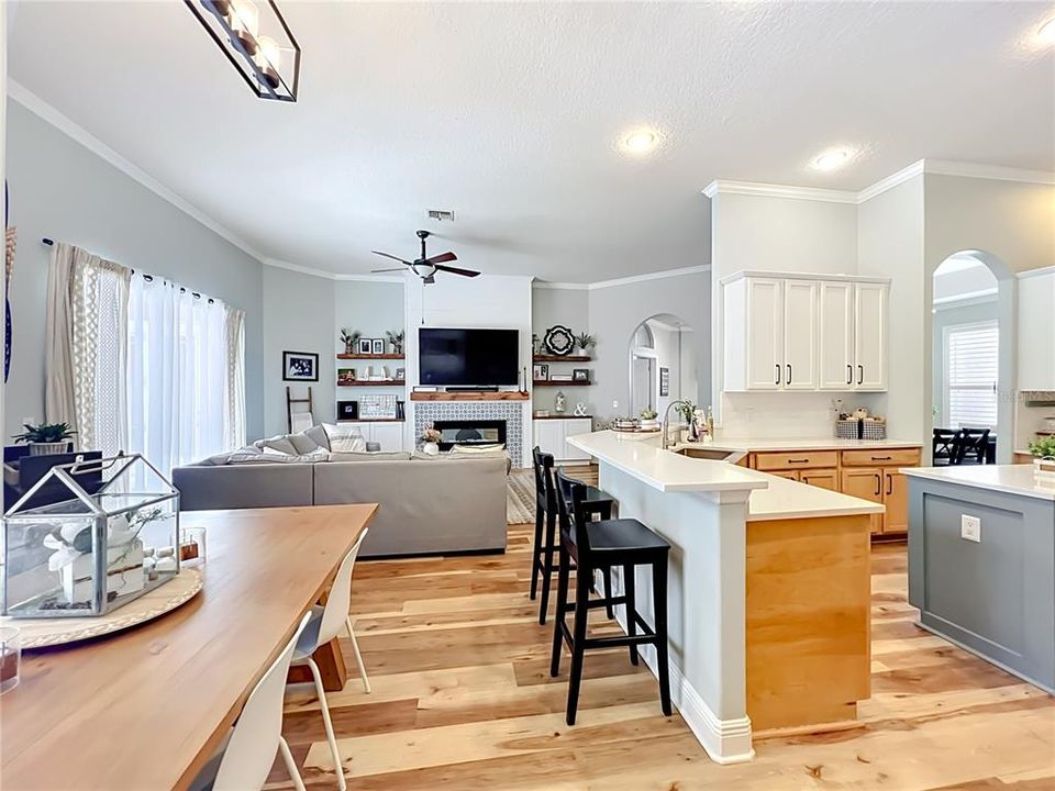 Activo con contrato: $675,000 (5 camas, 3 baños, 2761 Pies cuadrados)