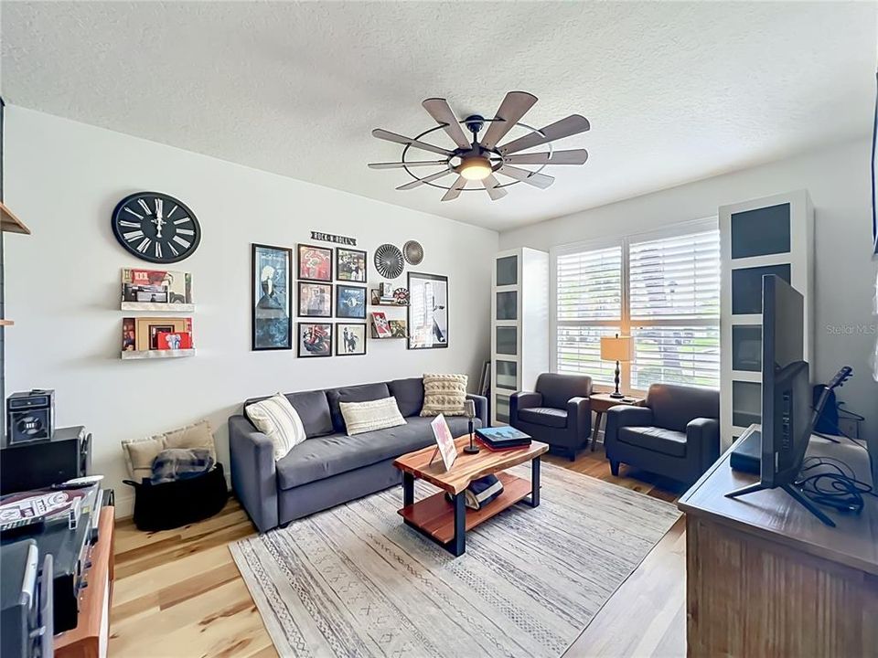 Activo con contrato: $675,000 (5 camas, 3 baños, 2761 Pies cuadrados)