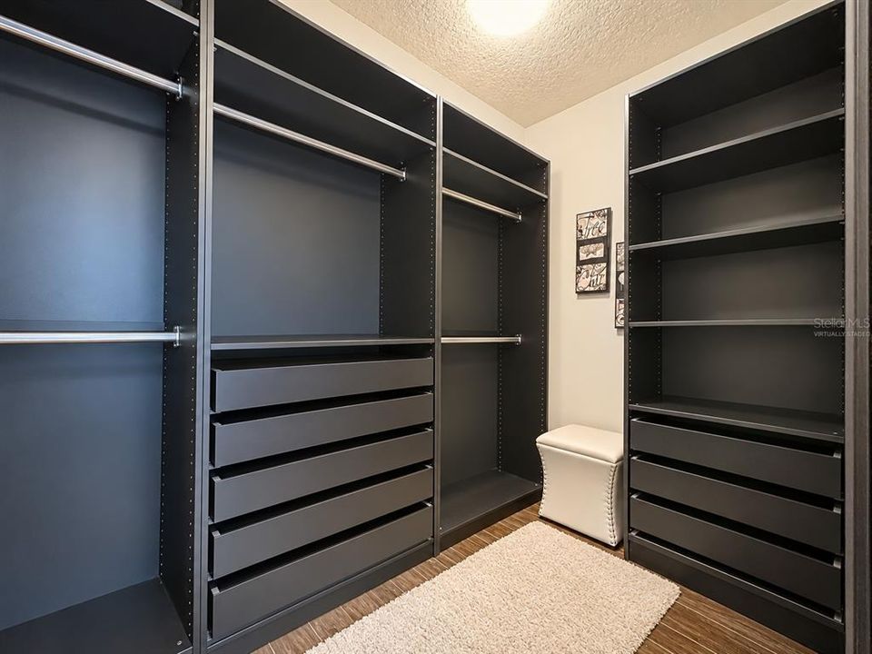 Activo con contrato: $675,000 (5 camas, 3 baños, 2761 Pies cuadrados)