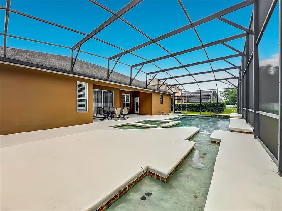 Activo con contrato: $675,000 (5 camas, 3 baños, 2761 Pies cuadrados)