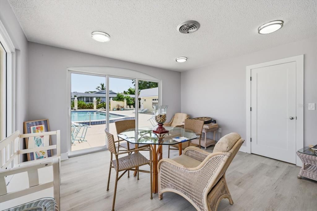 For Sale: $279,000 (2 beds, 2 baths, 1155 Square Feet)